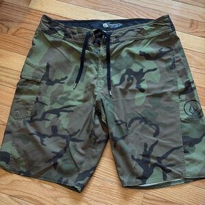 Camo board shorts size 32